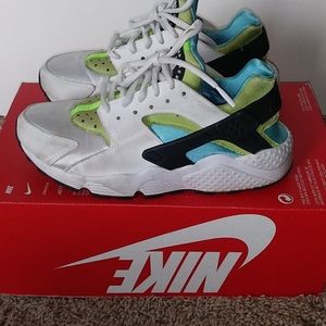 WMNS NIKE AIR HUARACHE RUN